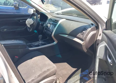 2015 Nissan Altima 2.5 S z USA, uszkodzony, nr VIN 1N4AL3AP7FC581552